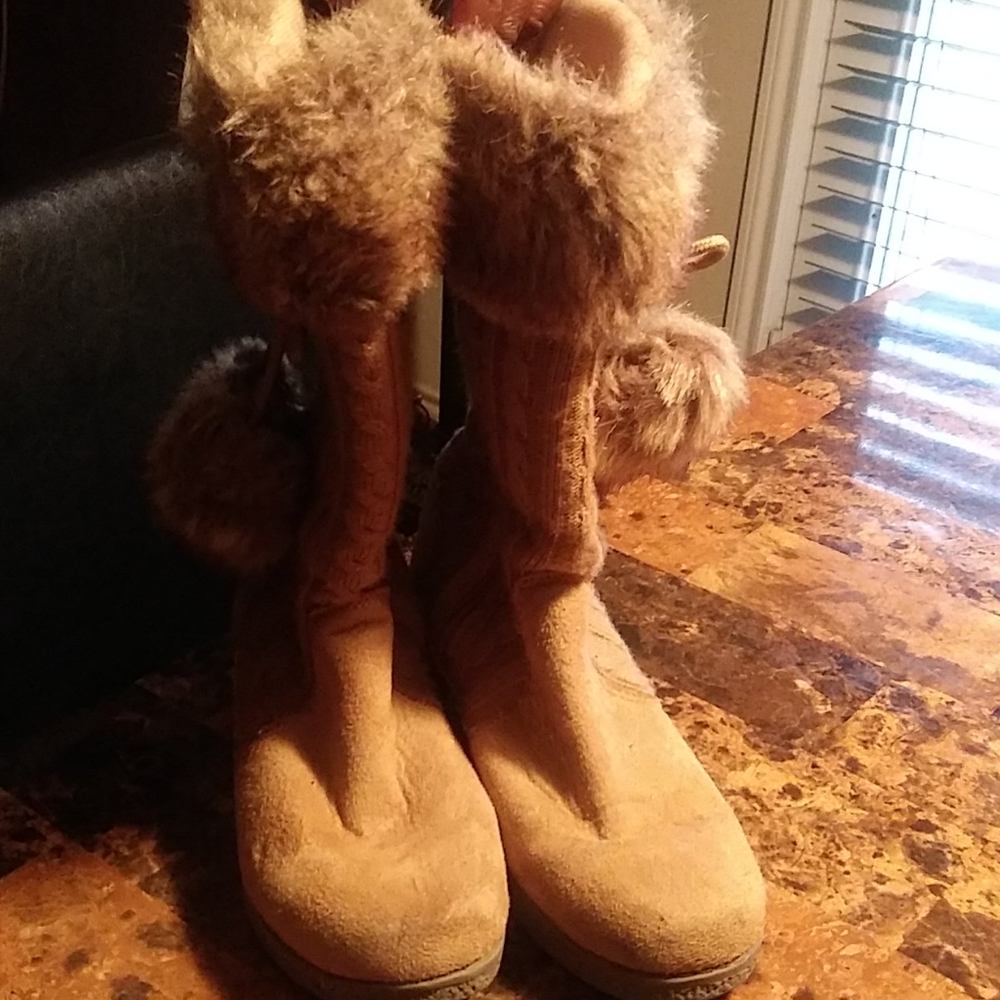 Boots - Picture 2 of 3